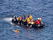 ترکی میں کشتی ڈوبنے سے 2 بچوں سمیت 9 تارکین وطن ہلاک