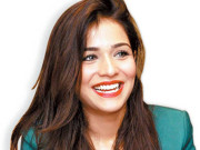 عمائمہ ملک کی ’’رائزنگ اسٹار‘‘ کا ایوارڈ جیتنے کے بعد وطن واپسی