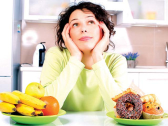 خنک موسم کے معمولات مُٹاپے کا باعث بنتے ہیں۔ فوٹو: فائل