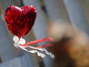 ویلنٹائن ڈے پر گھر سے غائب ہونے کے کامیاب بہانے