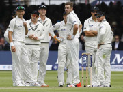 نیوزی لینڈ اور آسٹریلیا کے میچ کے دوران برہنہ شائق گراؤنڈ میں داخل ہوگیا