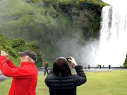 آئس لینڈ نے غیرملکی سیاحوں کے لیے شرط عائد کردی