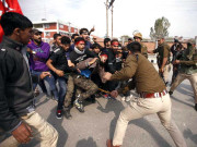 بھارت کا مقبوضہ کشمیر میں مظاہرین کے خلاف روبوٹ ہتھیار لانے کا فیصلہ