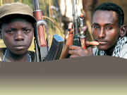 افریقی جنگ میں جلنے والے جنگجو بچے  