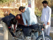 حیدرآباد ہیلمٹ پہن کر موٹر سائیکل چلانے پر بھی پابندی 