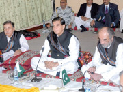 اداروں میں ٹکراؤ سے تباہی ہوگی دیکھنا ہوگا کوئی ہمیں لرانا تو نہیں چاہتا وزیراعظم 