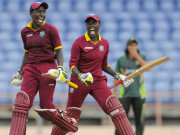 ویمنز ورلڈ ٹوئنٹی 20 پاکستانی ٹیم فتح کے قریب پہنچ کر ہمت ہار گئی