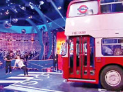 خاتون کا بالوں سے ڈبل ڈیکر بس کھینچنے کاعالمی ریکارڈ