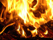 کنری پٹاخوں میں آتشزدگی  دھماکوں سے بھگدڑ مچ گئی 