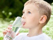 امریکی اسکولوں میں زیر تعلیم بچے کے زہریلی دھاتوں سے آلودہ پانی پینے کا انکشاف