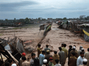 کس کے گھر جائے گا سیلاب بلا