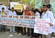 حیدرآباد ہائوس جاب نہ ملنے پرینگ ڈاکٹرز کی بھوک ہڑتال