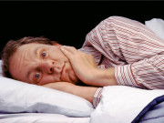 نئی جگہ نیند نہ آنے کی اصل وجہ دماغ کا خطرے سے مسلسل خبرداررہنا ہے تحقیق