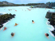 سوئمنگ پولز آئس لینڈ میں لوگوں کے خوش اور مطمئن رہنے کی وجہ