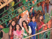 تحریک انصاف کے جلسے میں خواتین سے بدتمیزی پولیس کا لاٹھی چارج