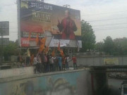 ہندو انتہا پسند تنظیم شیوسینا نے راحت فتح علی خان کے پوسٹر پھاڑ دیئے