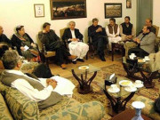تحریک انصاف کا پاناما لیکس پر حکومت کے خلاف عدالت جانے کا فیصلہ