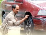  ڈرائیور نہ بن پایا گاڑیاں دھوتا ہوں      