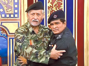 ڈارلنگ میں پیٹریاس کے عشق اسکینڈل پر پاکستانی تھانیدار سے تفتیش  