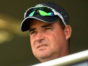 نیا کوچ یا قربانی کا نیا بکرا