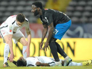 رومانین فٹبال لیگ کیمرون کے 26 سالہ اسٹرائیکرکا دوران میچ انتقال