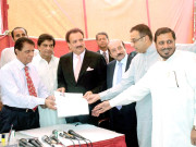 دہری شہریت چھوڑ کر شریف برادران کو منہ توڑ جواب دیا رحمن ملک