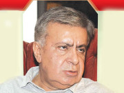 اِن ہاؤس تبدیلی کا امکان ہےنہ ہی مارشل لاء آئے گا عارف نظامی