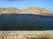 صحرائے تھر میں پانی کا پہاڑ