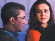 غصے کی آگ میں جلتی پریتی زنٹا کوچ سے الجھ بیٹھیں