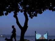 خوبصورت لڑکی ٹومی اور اُس کے بسکٹ