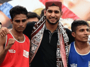 امدادی باکسنگ مقابلوں سے قبل عامرخان کی کراچی میں دیگرغیرملکی باکسرز کے ہمراہ پریکٹس