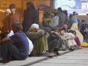 گداگر اسمارٹ فونزپرواٹس اپ اورفیس بک استعمال کرنے لگے