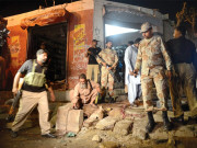 اورنگی دھماکا جائے وقوع سے شواہد جمع کیے جاتے رہے 