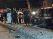 پشاور میں پولیس موبائل کے قریب دھماکے میں سب انسپکٹر جاں بحق 2 اہلکار زخمی