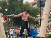 بھارتی شہری نے 260 کلو کے ستونوں کو تھام کر عالمی ریکارڈ قائم کرلیا