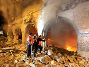 غزہ پر حملے کیخلاف انڈونیشیا میں امریکی سفارتخانے کے باہر مظاہرہ    