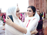 اصل خوشی تو یوں ہوتی ہے پرمسرت تہواروں میں جذبوں کے رنگ بھریئے