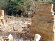 منگھو پیر کے قدیم قبرستان پر لینڈ مافیا قابض قبریں مسمار تعمیرات شروع 