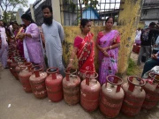 نااہل مودی کی ناکام پالیسیاں، بھارتی عوام گیس کے سنگین ترین بحران کا شکار