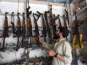 درہ آدم میں کلاشنکوف اسمارٹ فون سے بھی سستی