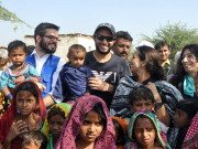 شاہد آفریدی کا سندھ میں جاری ون روم شیلٹر پراجیکٹ کا دورہ 