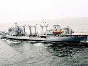 پاک بحریہ کا ایک اور جہاز پانی اور خوراک لے کر گوادر پہنچ گیا