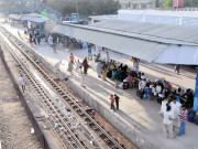 ٹرینوں کی آمدورفت میں 10گھنٹے کی تاخیر