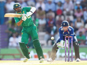 پہلا ون ڈے ڈراپ کیچز نے اظہر کی سوئی فارم کو جگا دیا