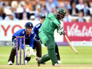 عماد وسیم اسکوپ کھیلنے کی کوشش میں انجرڈ ہوتے ہوتے رہ گئے