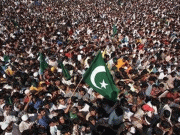 مقبوضہ کشمیر کرفیوکے باوجود آزادی مارچ بھارتی تشدد سے سیکڑوں مظاہرین زخمی