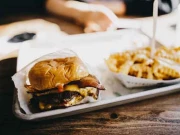 مغربی طرز کی خوراک کئی سنگین بیماریوں کی وجہ