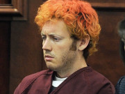 امریکی سنیما میں فائرنگ کے ملزم کی پہلی پیشی قاتل کی آنکھیں بند بولا بھی کچھ نہیں