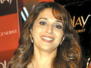 فلم انڈسٹری کی سیاست سے دور رہتی ہوں مادھوری  