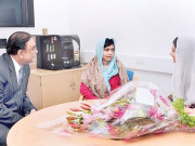 صدر زرداری اور آصفہ کی برمنگھم کے اسپتال میں ملالہ سے ملاقات 